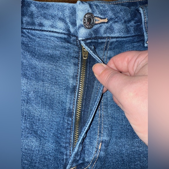 American Eagle Medium Wash High Waist Curvy Mom Jeans Women’s Size 12 - Picture 5 of 9